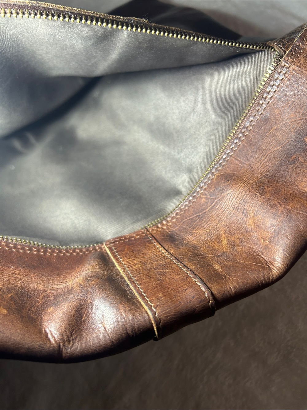 Men's Brown Leather Messenger Bag - Picture 13 of 13